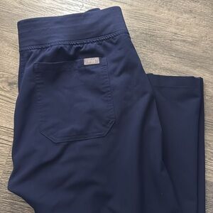 Figs Navy Livingston™ - Petite Basic Scrub Pants - M